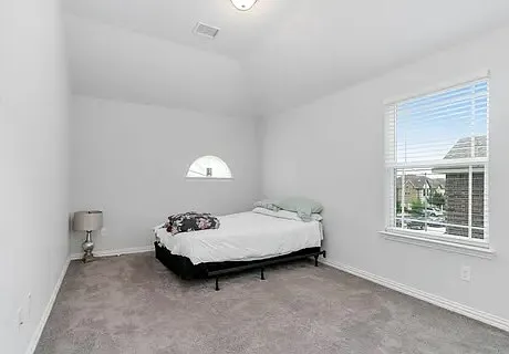 5 bed, 3076 sqft, $1,000 — Photo 4