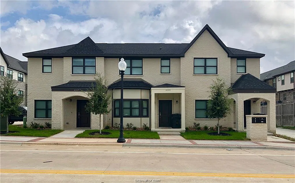 4209 College Main St — Photo 1
