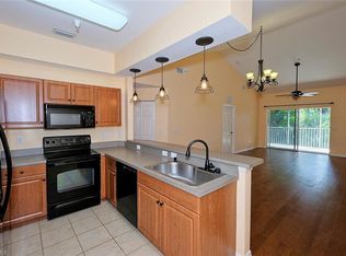 1089 Winding Pines Cir UNIT 201, Cape Coral, FL 33909