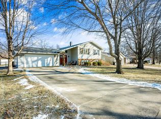 102 Cheltenham Dr, Normal, IL 61761