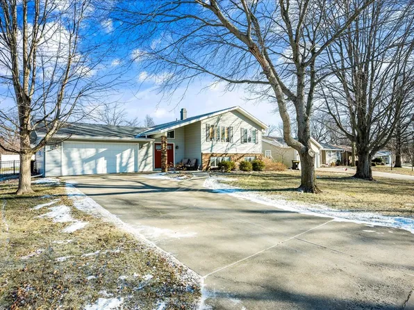 102 Cheltenham Dr, Normal, IL 61761