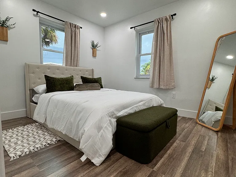 22258 Beverly Ave — Photo 5