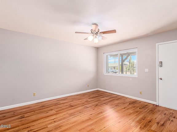 5th image of 945 N Wedgewood Dr