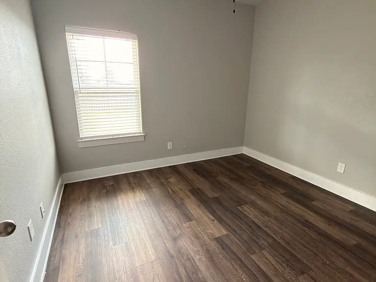1202 Delmar Dr — Photo 13
