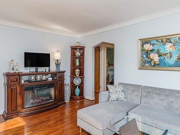 4th image of 2317 N Wilson Ave