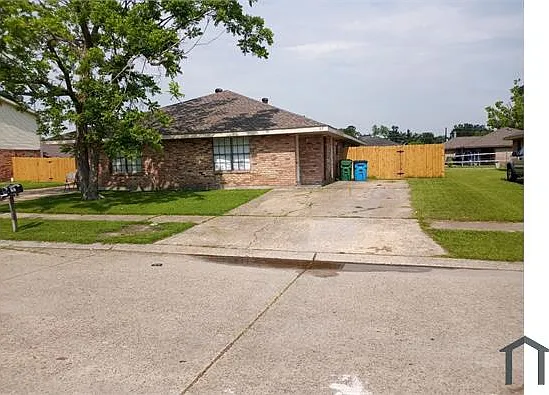 3 bed, $1,450 — Photo 1