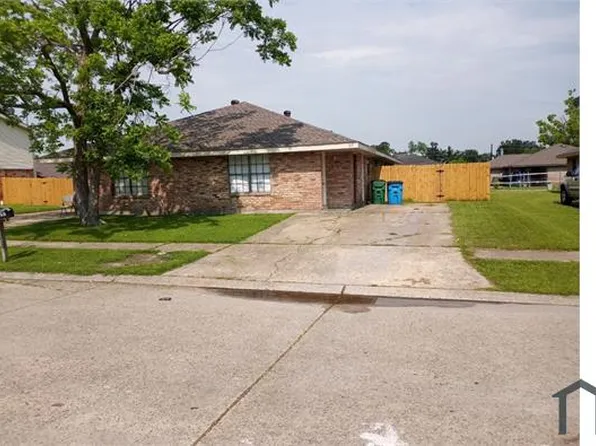 317 Meadows Dr, Destrehan, LA 70047