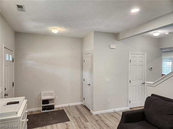 3rd image of 218 Stone Ridge Way