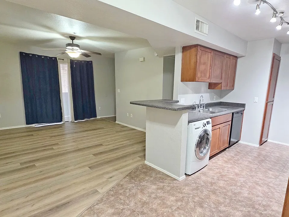 1385 W University Ave #11-187