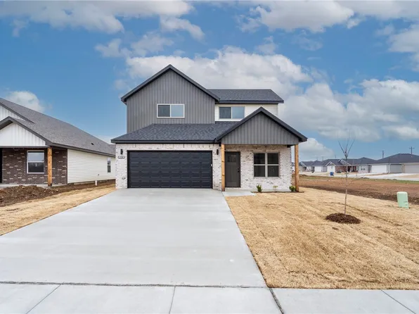 1704 Gerald Shay Rd, Gentry, AR 72734