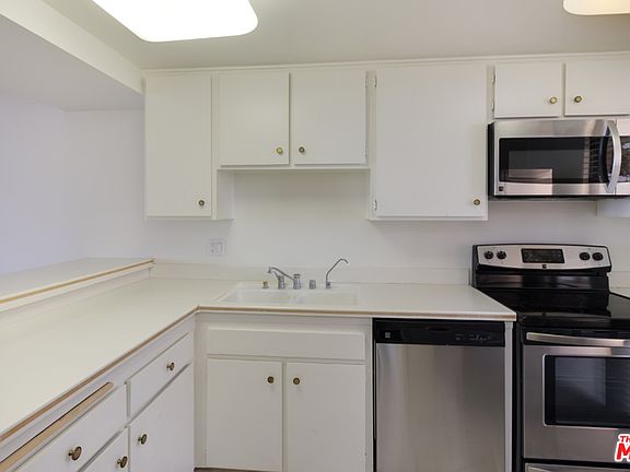 3rd image of 4335 Marina City Dr
