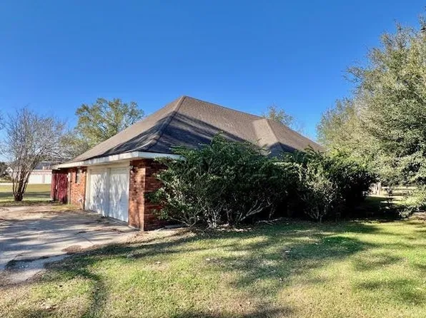 203 Cedar Tree Dr, Thibodaux, LA 70301