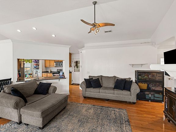 4th image of 186 Country Way Rd