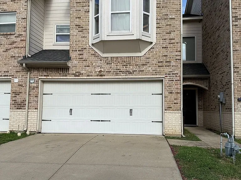 2802 Pasadena Ln — Photo 1
