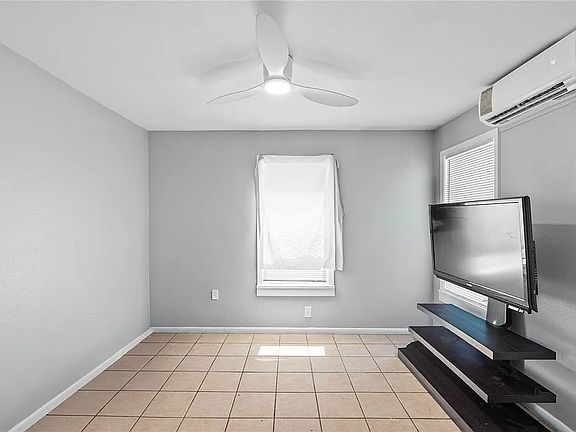 4th image of 519 Claride St #B