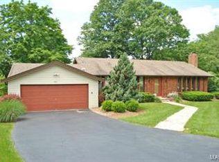 960 Chartrand Dr, Ballwin, MO 63011