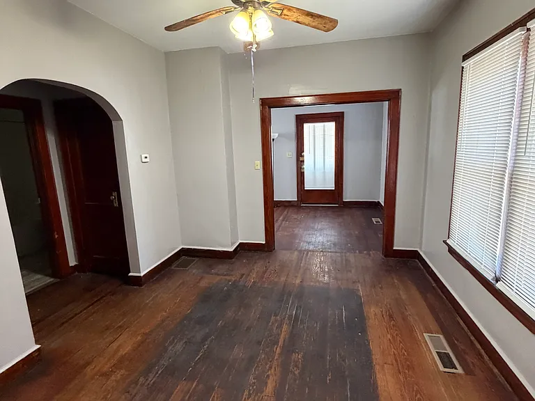 1405 Henning Ave — Photo 5