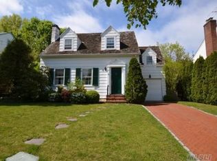 83 Vanderbilt Ave, Manhasset, NY 11030