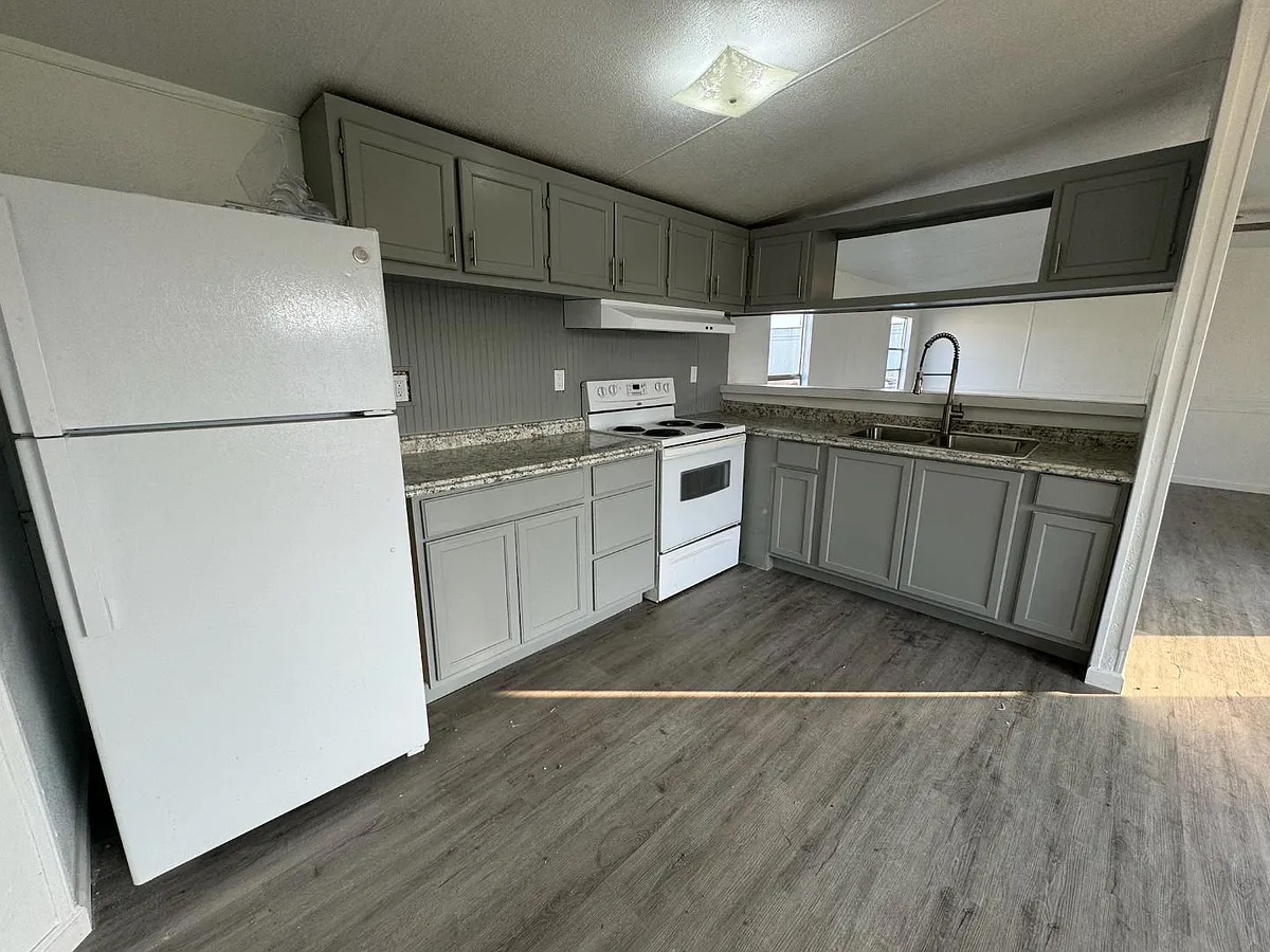 Unit Photo - 2432 W Austin St #3