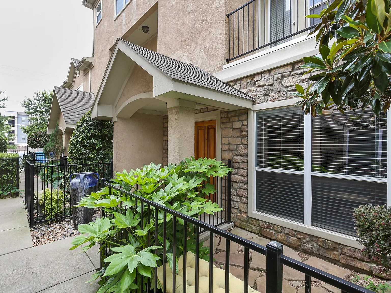 3 bed, 3.5 bath, 1771 sqft, $3,300 — Photo 3
