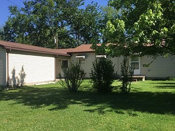 4th image of 200 Lakeview Dr