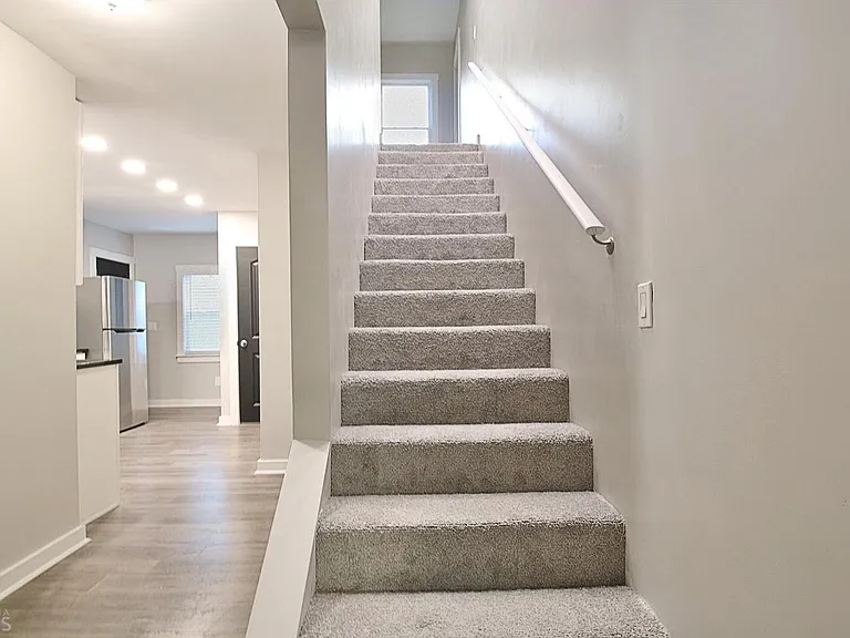 198 Margaret St — Photo 32