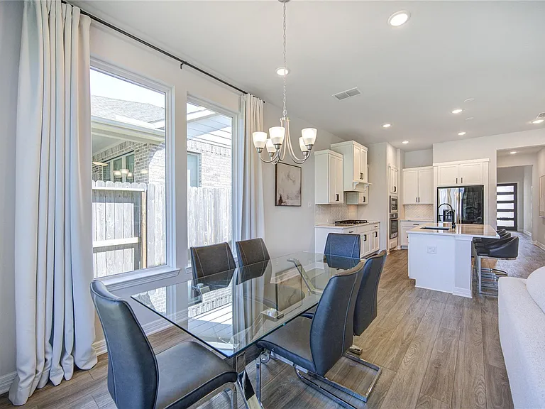4110 Sherman Oak Ln — Photo 3