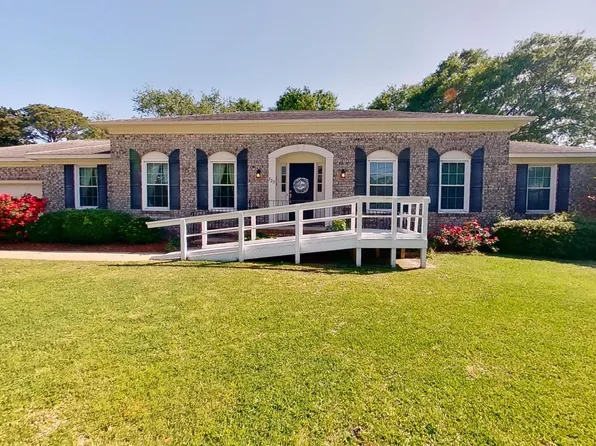725 Robert E Lee Drive, Wilmington, NC 28412