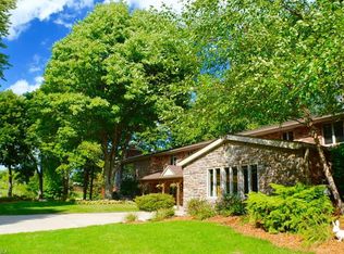 1577 Smith Kramer St NE, Hartville, OH 44632