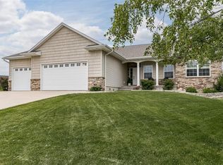378 W Prairie Dr, Fairfax, IA 52228