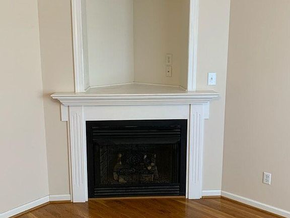 2nd image of 746 Wyndhurst Dr
