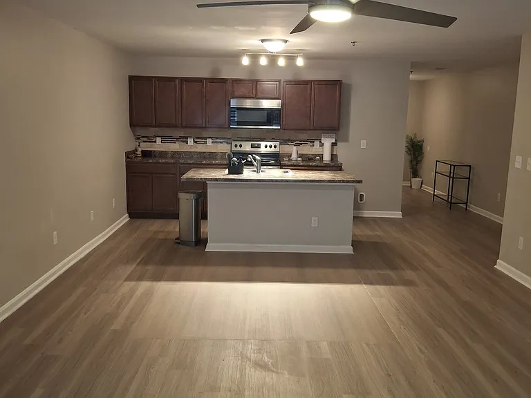 2137 Belmont Cir — Photo 26