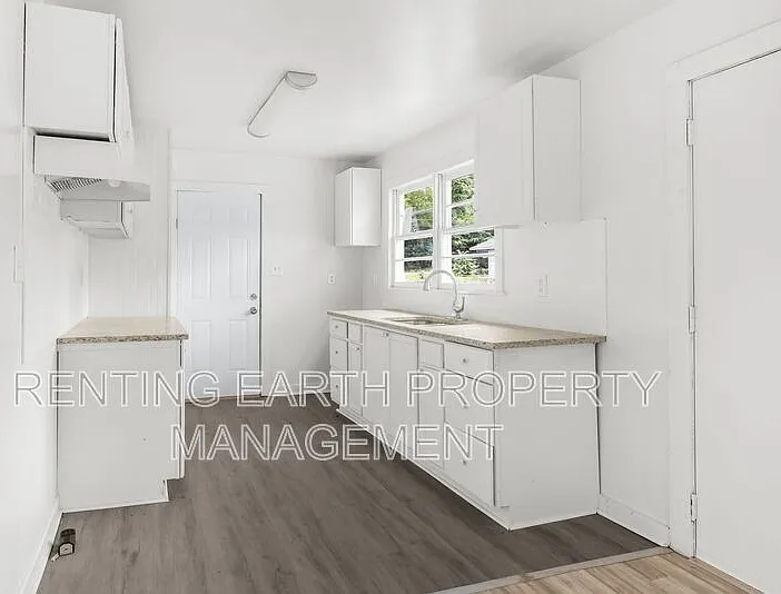 1724 26th St SW — Photo 15