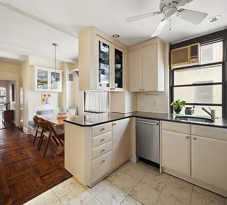 Sold by Sotheby's International Realty | media 9