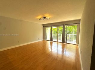 7701 N Kendall Dr APT 327B, Miami, FL 33156