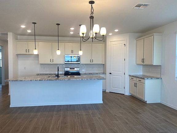 4th image of 4498 Charlie Dr