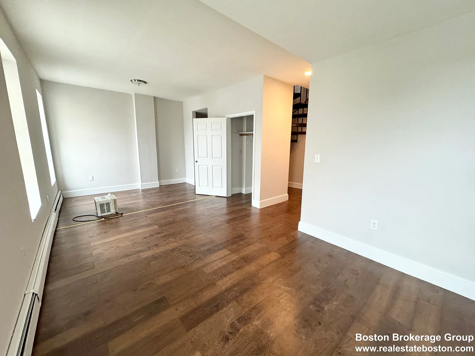 2 bed, 1.0 bath, $3,200 — Photo 2