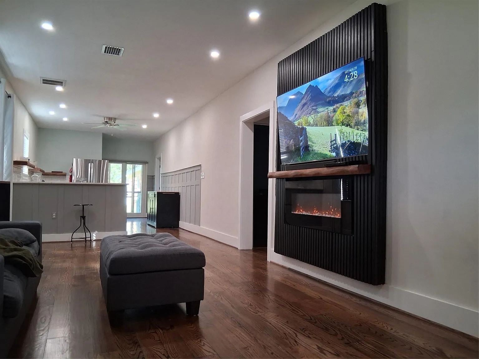3 bed, 2.0 bath, 1300 sqft, $2,450 — Photo 4