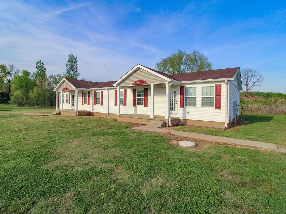 140 Meadows Ln