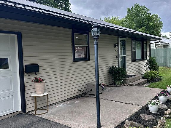 2nd image of 78 Waverly St