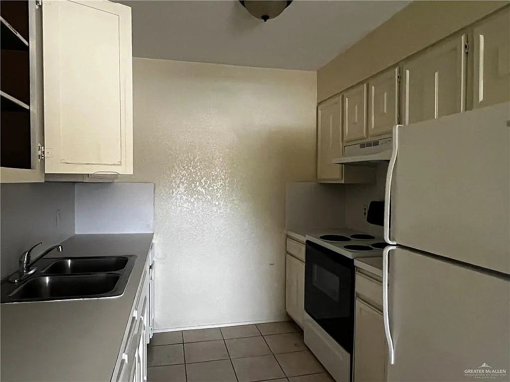 2 bed, 2.0 bath, 4448 sqft, $700 — Photo 3