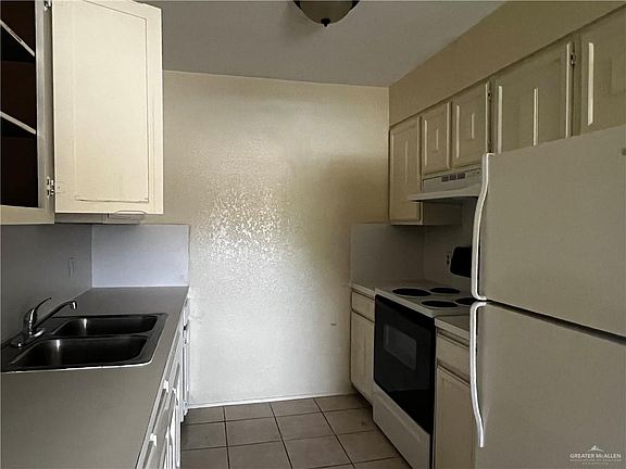 3rd image of 618 Gastel Cir #A-b