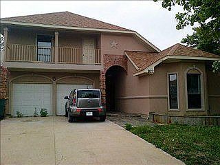 1st image of 922 Simon Dr
