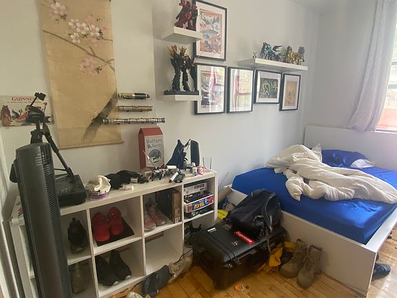 5th image of 122 Allen St APT 1