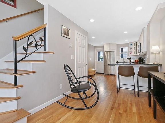 4th image of 43 Marion St