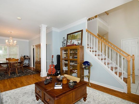 4th image of 2307 Roseberry Ln