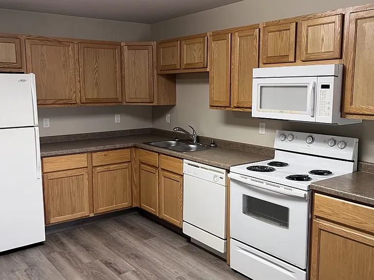 Pineview Apartments — Photo 11