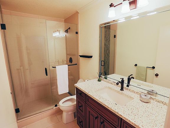 4th image of 1071 Mariposa Lane
