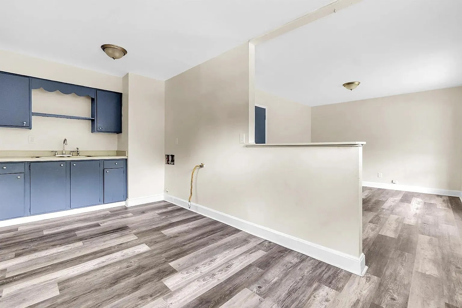 2 bed, 1.0 bath, 766 sqft, $900 — Photo 4