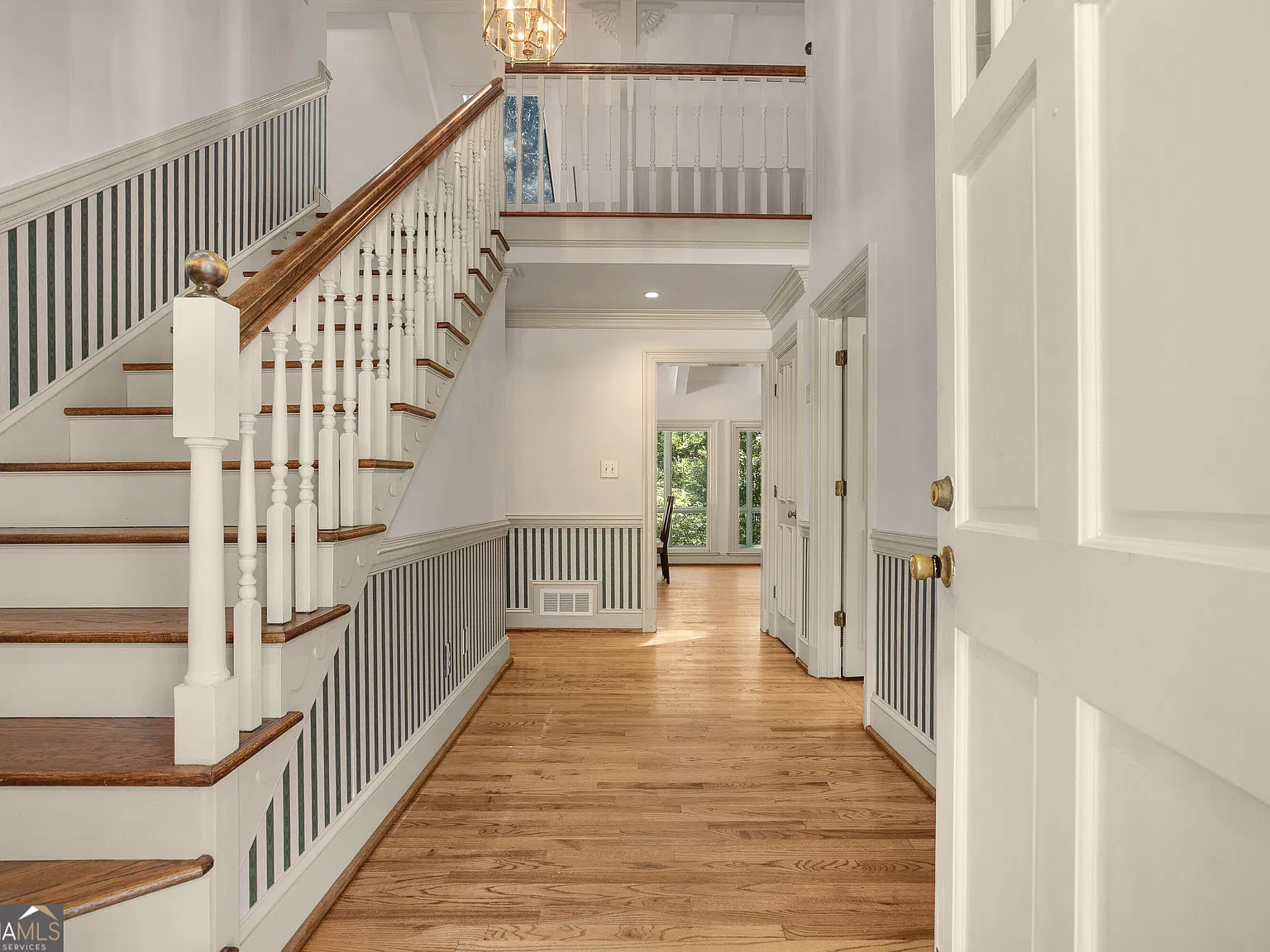 5 bed, 4.5 bath, 6080 sqft, $3,200 — Photo 2